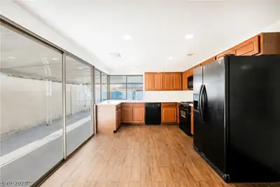 2302 Wagonwheel Avenue, Las Vegas, NV 89119 Kitchen