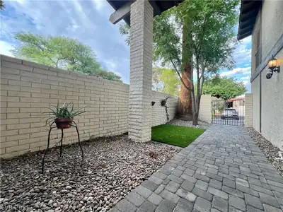 2316 Plaza Del Grande, Las Vegas, NV 89102 Patio