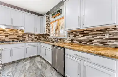 418 Finch Ridge Avenue, North Las Vegas, NV 89032 Kitchen