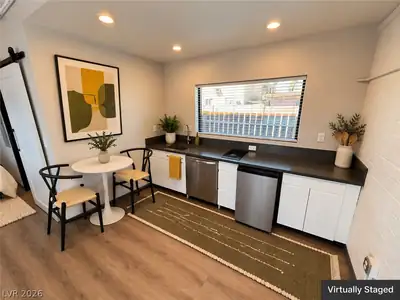 218 South 11th Street 4, Las Vegas, NV 89101 