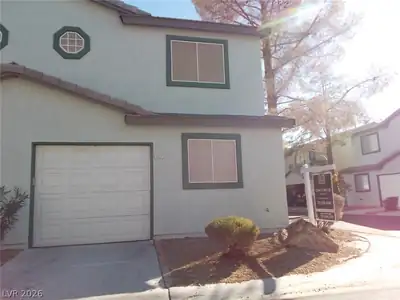 5621 Lago Court, Las Vegas, NV 89118 