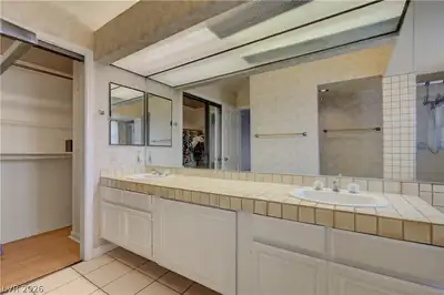 4071 Radbourne Avenue, Las Vegas, NV 89121 Primary Bathroom