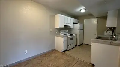 5260 MISSION MONTEREY Lane 106, Las Vegas, NV 89107 Kitchen