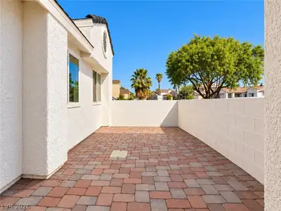 7157 Sixshooter Drive, Las Vegas, NV 89119 Patio