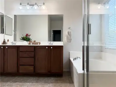 9723 Aleutian Street, Las Vegas, NV 89178 Primary Bathroom