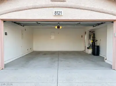 8121 Chambersberg Street, Las Vegas, NV 89147 Garage