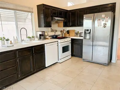 8121 Chambersberg Street, Las Vegas, NV 89147 Kitchen