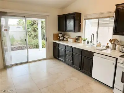 8121 Chambersberg Street, Las Vegas, NV 89147 Kitchen