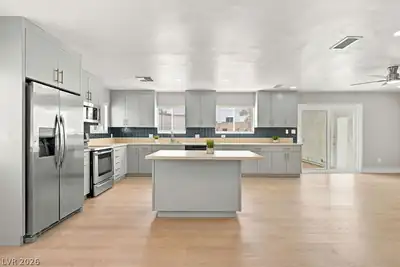 3731 West Moberly Avenue, Las Vegas, NV 89139 Kitchen