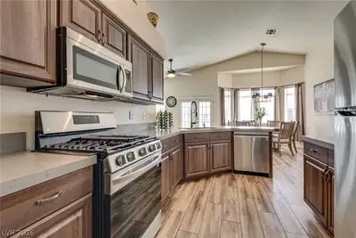 7229 Chic Avenue, Las Vegas, NV 89129 Kitchen