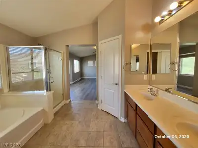 112 Sierra Breeze Avenue, North Las Vegas, NV 89031 Primary Bathroom