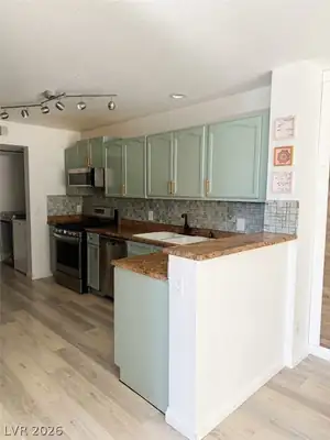 2608 Twin Pines Avenue, Henderson, NV 89074 Kitchen