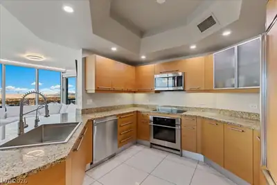 222 Karen Avenue 3407, Las Vegas, NV 89109 Kitchen