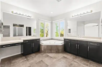 228 Uccello Drive, Las Vegas, NV 89138 Primary Bathroom