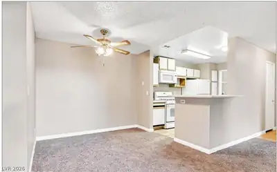 2200 South Fort Apache Road 2049, Las Vegas, NV 89117 Kitchen