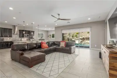 8 Via Tiberina, Henderson, NV 89011 Living Room