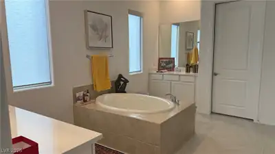 26 Desert Ivy Lane, Henderson, NV 89011 Primary Bathroom