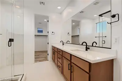 6276 Redstone Hills Drive, Las Vegas, NV 89148 Primary Bathroom