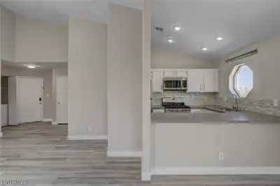 5028 South Rainbow Boulevard 205, Las Vegas, NV 89118 Kitchen