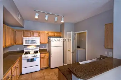 10001 Peace Way 2183, Las Vegas, NV 89147 Kitchen