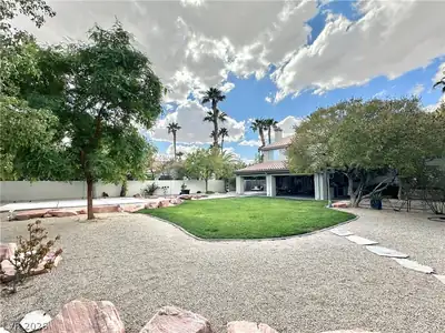 5630 Lion Head Way, Las Vegas, NV 89118 Yard