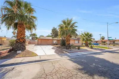 2163 Golden Arrow Drive Las Vegas, NV 89169