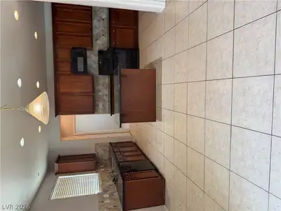 2613 Park Hyatt Avenue, North Las Vegas, NV 89081 Kitchen