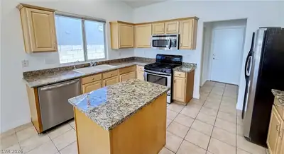 688 Vineland Avenue, Henderson, NV 89052 Kitchen
