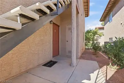 5576 West Rochelle Avenue 13B, Las Vegas, NV 89103 Entry