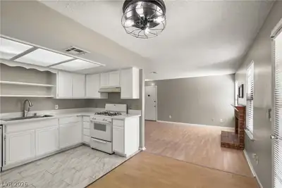 5576 West Rochelle Avenue 13B, Las Vegas, NV 89103 Kitchen