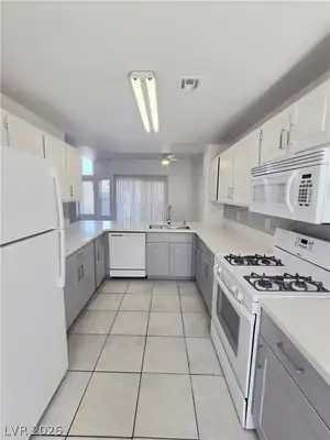 5125 West Reno Avenue 1015, Las Vegas, NV 89118 Kitchen