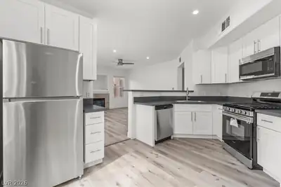 9975 Peace Way 1154, Las Vegas, NV 89147 Kitchen