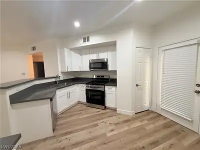 9975 Peace Way 1154, Las Vegas, NV 89147 Kitchen
