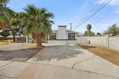 4122 Parkwood Circle, Las Vegas, NV 89121 Front of Structure