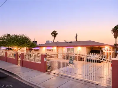 2221 Santa Rosa Drive, Las Vegas, NV 89104 Front of Structure