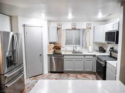 2221 Santa Rosa Drive, Las Vegas, NV 89104 Kitchen