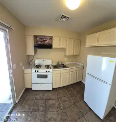 3929 Visby Lane, Las Vegas, NV 89119 Kitchen