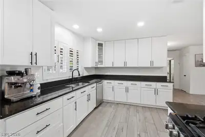 2908 Mason Avenue, Las Vegas, NV 89102 Kitchen
