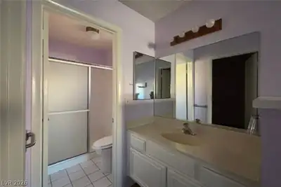 478 Searchlight Drive, Las Vegas, NV 89110 Primary Bathroom