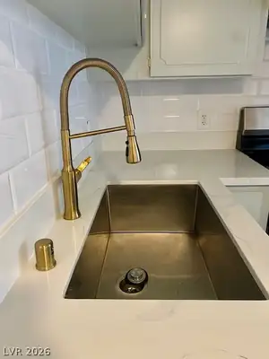 310 Brookside Lane B, Las Vegas, NV 89107 Kitchen