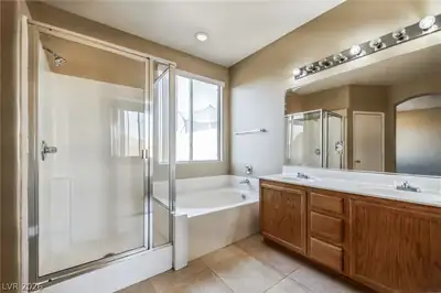 3413 Mastercraft Avenue, North Las Vegas, NV 89031 Primary Bathroom