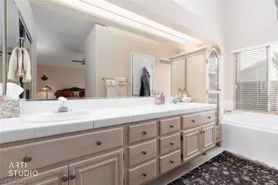 4560 Gonzales Drive, Las Vegas, NV 89130 Primary Bathroom
