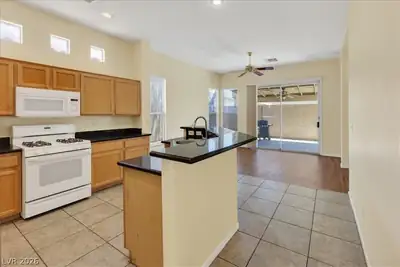 9200 Penn Station Street, Las Vegas, NV 89123 Kitchen