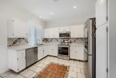 10011 Peach Flower Court, Las Vegas, NV 89147 Kitchen