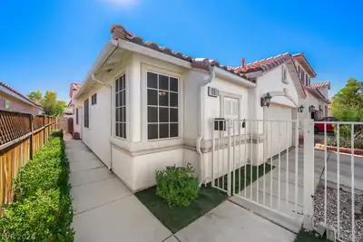 10011 Peach Flower Court, Las Vegas