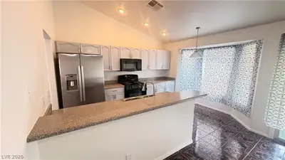 6263 DALBERGIA Avenue, Las Vegas, NV 89122 Kitchen