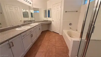 6263 DALBERGIA Avenue, Las Vegas, NV 89122 Primary Bathroom