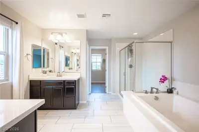 5560 Honey Creek Avenue Avenue, Las Vegas, NV 89131 Primary Bathroom