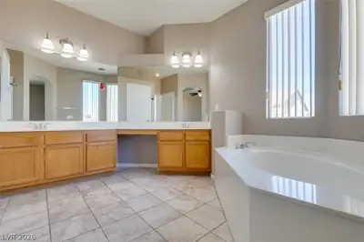 5328 Bright Sky Court, Las Vegas, NV 89130 Primary Bathroom