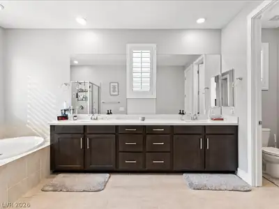 6521 Castalnova Bend Drive, Las Vegas, NV 89166 Primary Bathroom